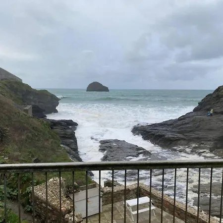 Praxis Trebarwith Apartment Tintagel